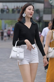 街拍大胸美女之日常瞬间